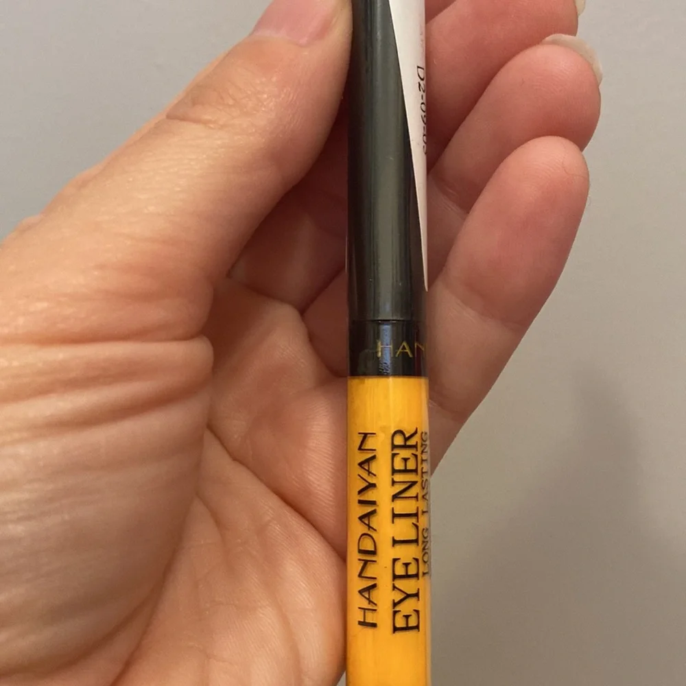🆕HANDAIYAN- Yellow Matte Waterproof Eye Liner